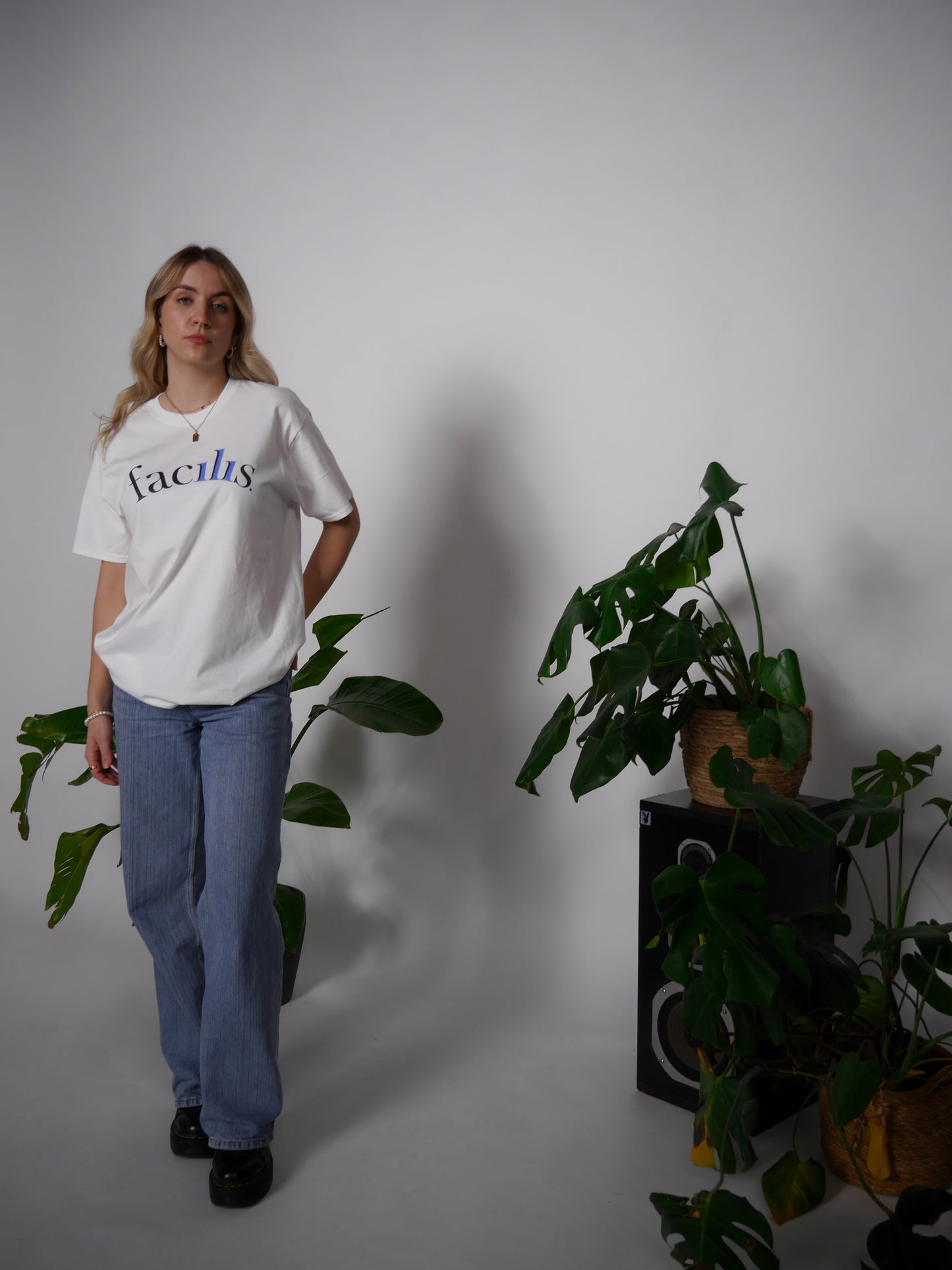 "facilis" T-Shirt